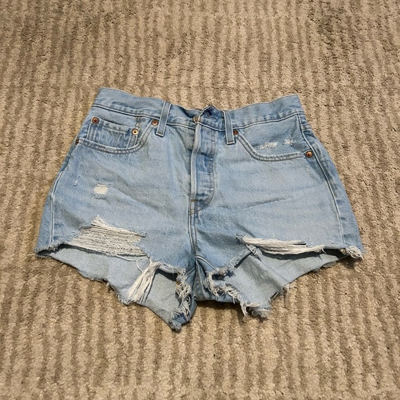 Levi’s high waisted distressed jeans - Picture 1 of 2